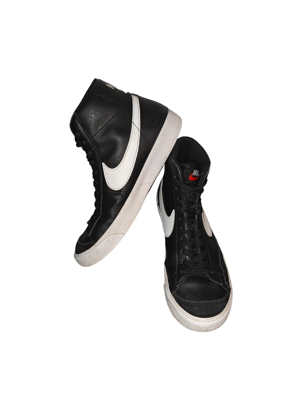 Nike Blazer Mid '77 Vintage sneakers in black with a white swoosh 6Y